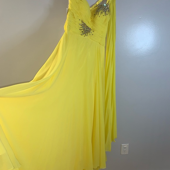 COPY - Tony bowls Prom Dress ,size 10 , yellow color size 10 - Picture 6 of 16